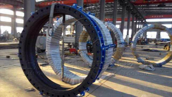 大翻邊橡膠接頭有效解決密封不嚴(yán)的問(wèn)題