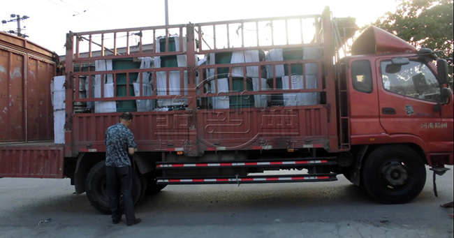 <a href=http://m.qtr231.cn.cn target=_blank class=infotextkey>雙球體橡膠接頭</a>發(fā)貨現(xiàn)場